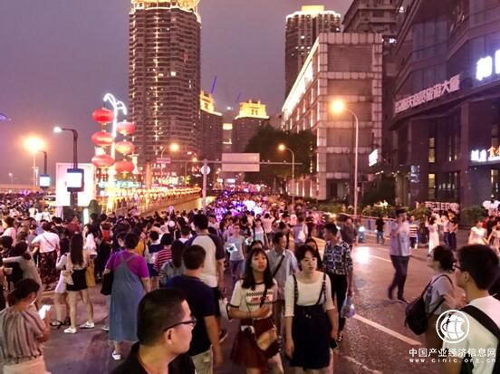 端午节重庆旅游再上“热搜” 洪崖洞奥陶纪等网红景区火而不乱