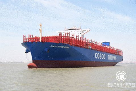 中国造超大型集装箱船“宇宙”轮交付