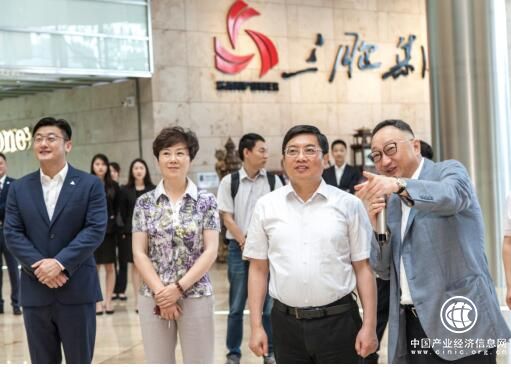 南京市委书记张敬华走访调研三胞集团：大力支持民营企业发展