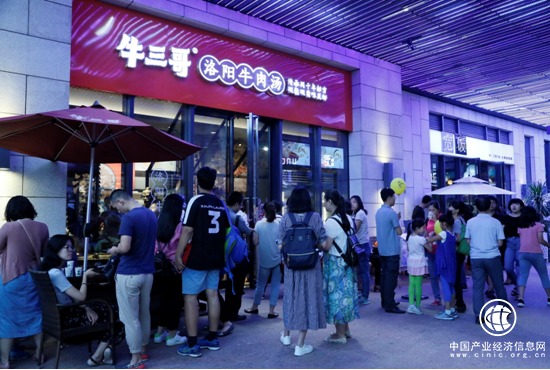 从《中国餐饮报告》解锁2018年餐饮新黑马——牛三哥洛阳牛肉汤