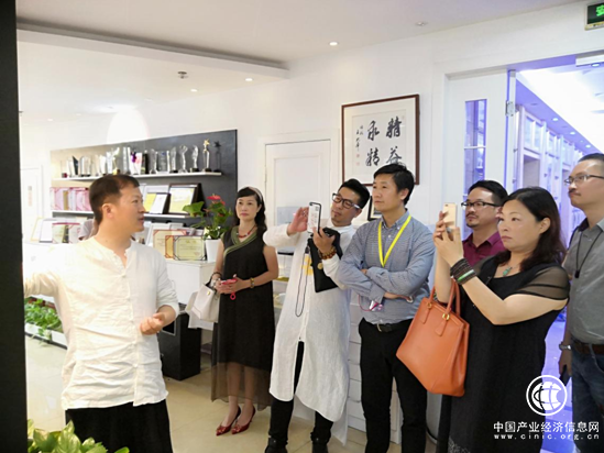 轻奢品牌专委会服装嘉兴分会筹备成立启动