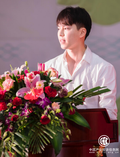 万家丽集团总经理黄晓丹发言