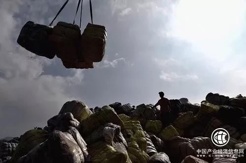 美国指望中国继续“收垃圾”中方这样回应