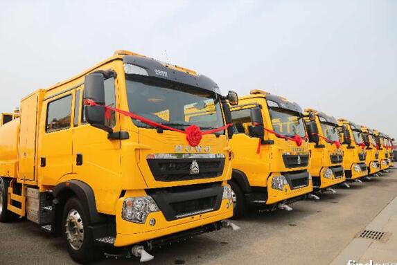 中国重汽28辆欧Ⅵ洗街车交付香港