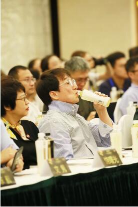 成龙电影周闭幕式指定用水元気森林获众星青睐