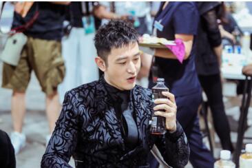 成龙电影周闭幕式指定用水元気森林获众星青睐