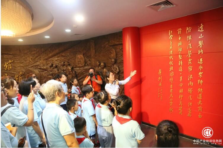 中国铁建“1+5”海外家文化编织心灵纽带