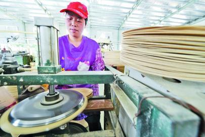 竹制餐具出口增速明显 竹源生物基降解塑料兴起   “以竹代塑”成食品包装绿色发展新风向