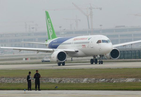 自主创新铸就国之重器 国产大飞机追梦成功