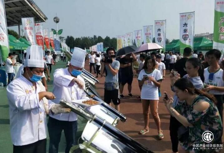 皇明欲3年合作建设百个太阳能吃货小镇