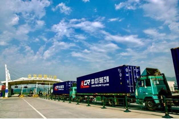 新疆：从内陆“口袋底”到物流“集散地”