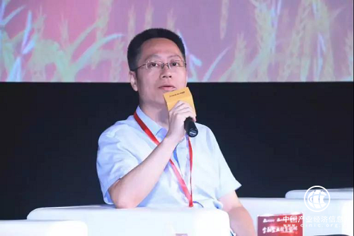 翼龙贷获授2018金融企业扶贫论坛大奖 陆奇捷现场分享扶贫经验