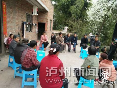 1.危房改造政策宣传院坝会