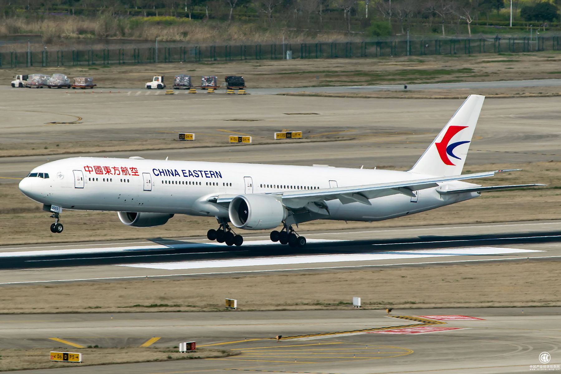 东航股份公司2018年上半年实现营业收入544亿元