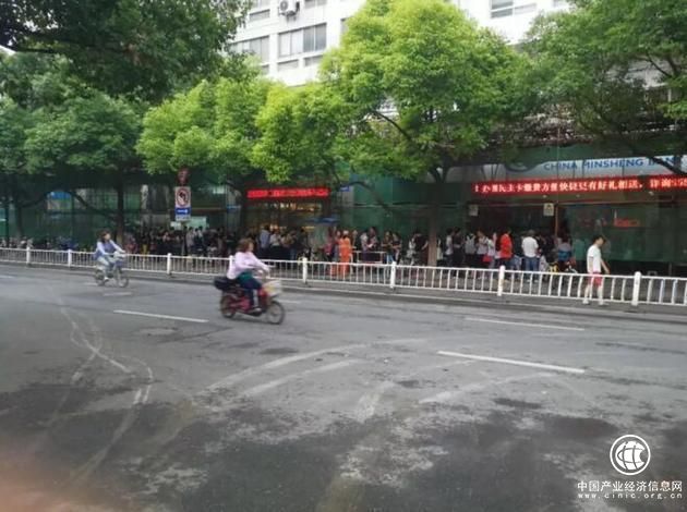 3个月从万人抢房到市场遇冷！这两座二线城市楼市变天了