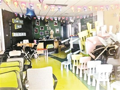 英语培训机构突然关门 家长吐槽退费不合理