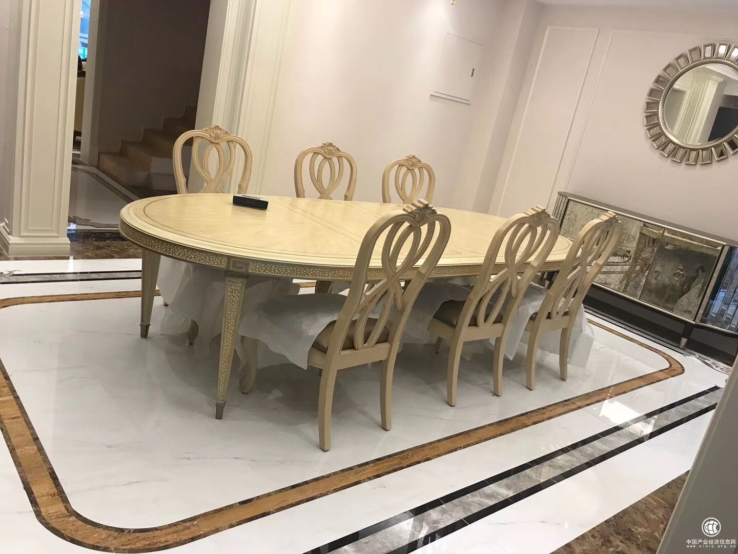 高档装修，为什么更多人选择简一大理石瓷砖密缝铺贴服务？