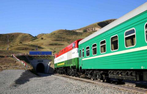 随总理访高山邻国，金秋“晒”中塔经贸成果