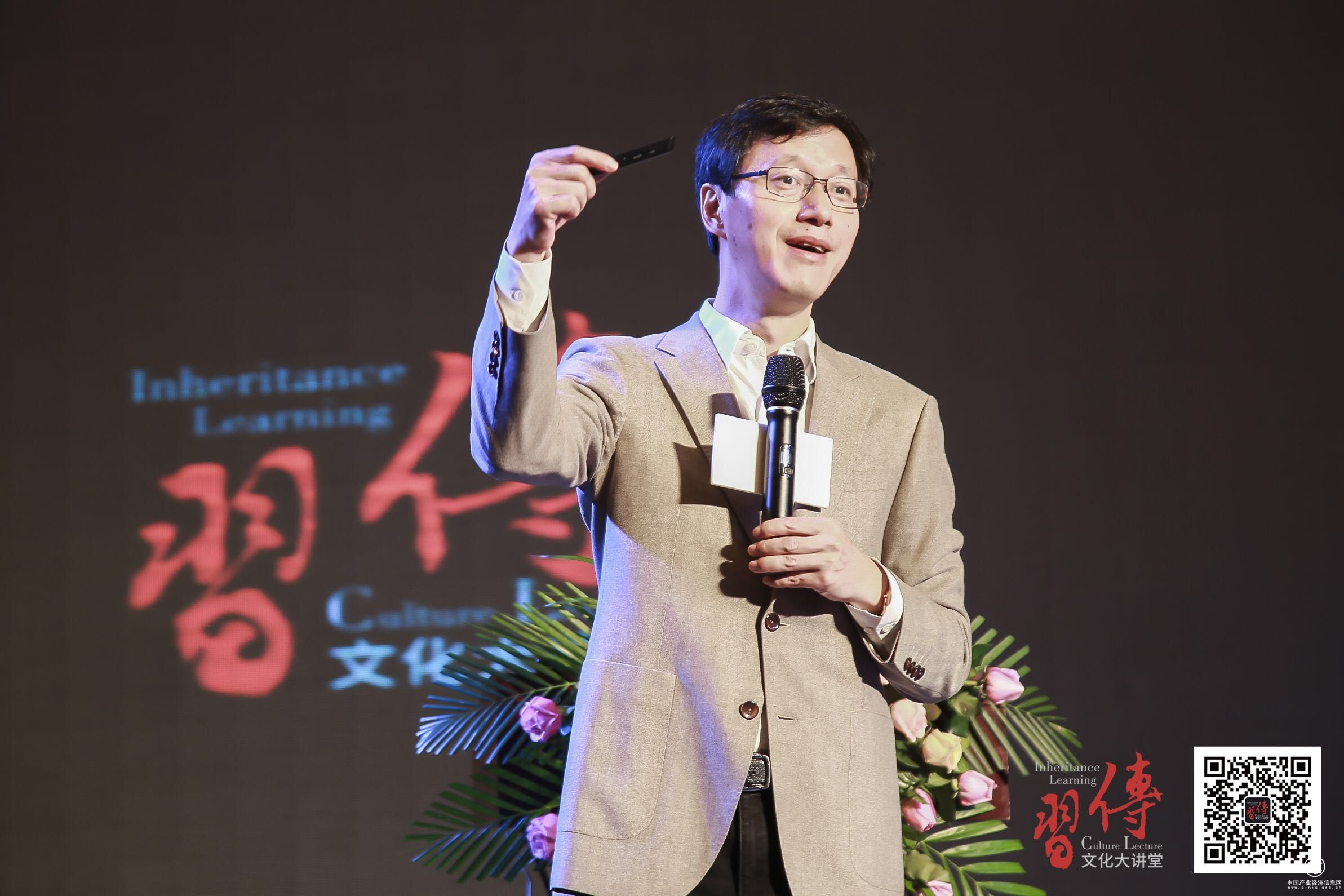 为高端消费者再奉文化盛宴 简一携手杨立华共话孟子智慧之道