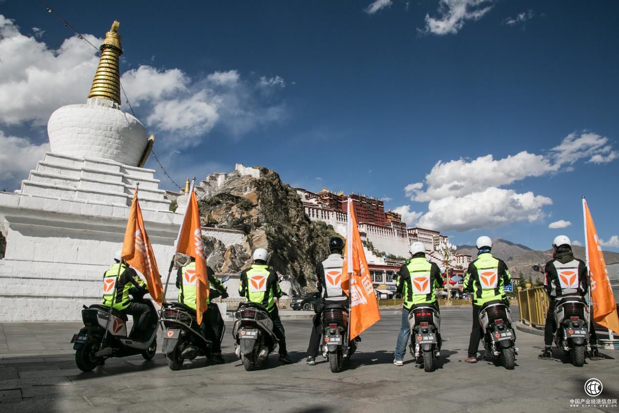 骑着雅迪闯川藏线，体验动力与激情
