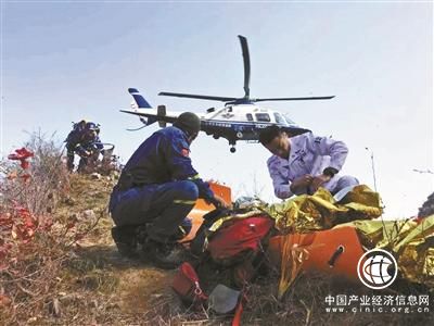 为救坠崖驴友警方启用直升机 专家：驴友应缴纳费用