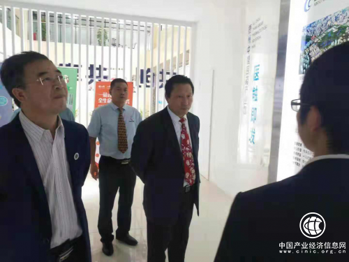 赵春林秘书长和华厦集团董事长周增光考察粤桂合作特别试验区.jpg