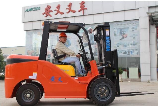 安叉建厂60周年 第100万台叉车交与用户