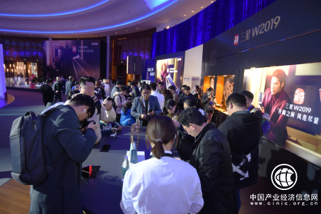 心系天下三星W2019发布 现场体验区开启奢华之旅