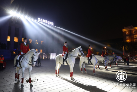 为一部手机造一座梦幻之城 心系天下三星W2019匠心精品 至美恭呈