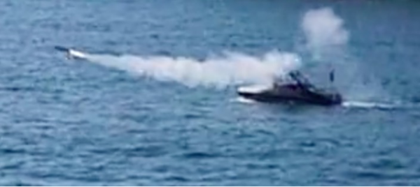 云洲中国首艘导弹无人艇导弹试射视频曝光