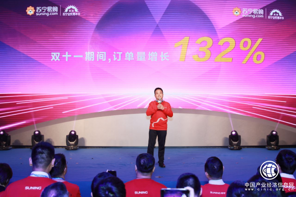 苏宁双十一圈粉明显，上网pick江疏影上街偶遇杨洋