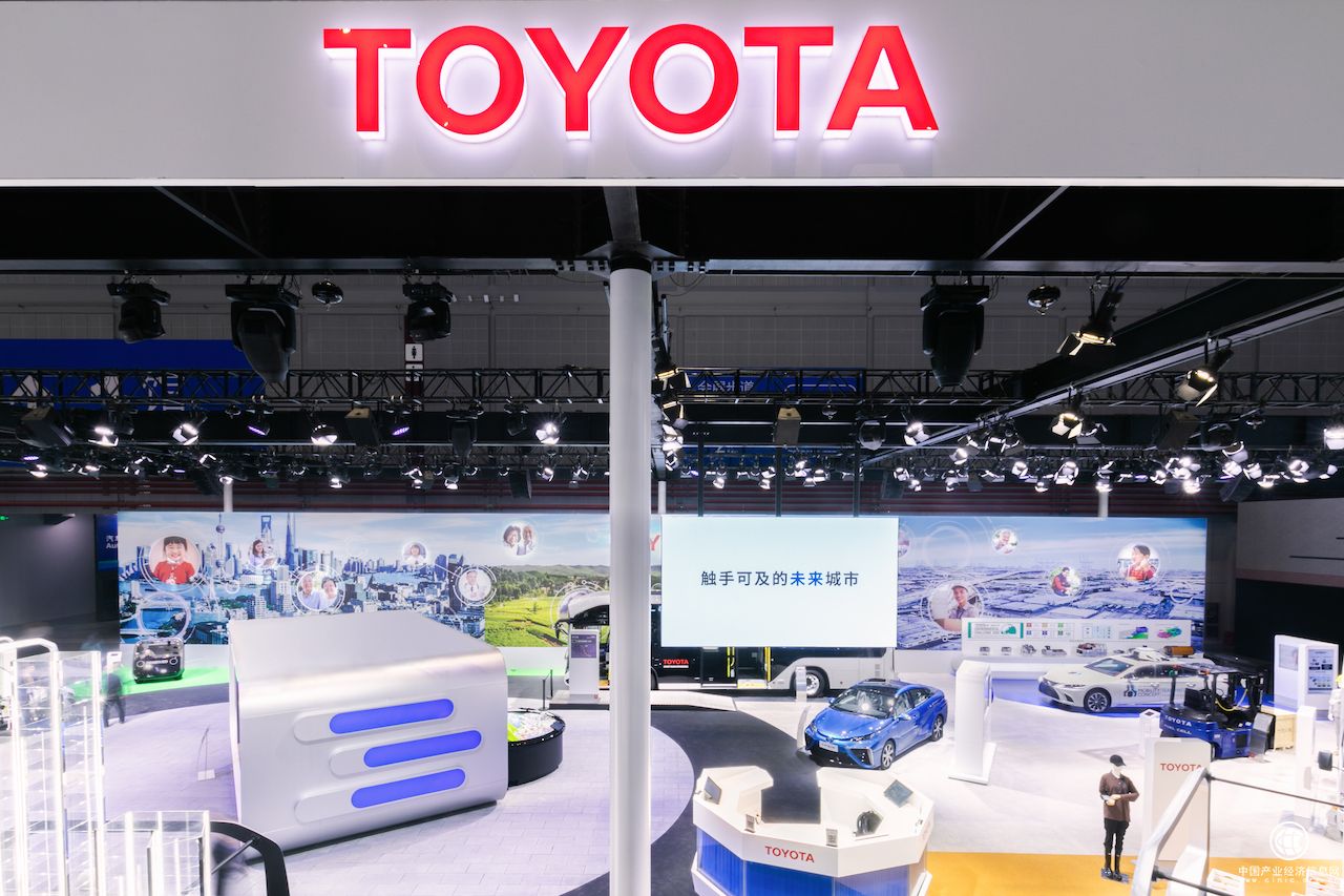 别人放产品 丰田居然在进博会上“演话剧”？