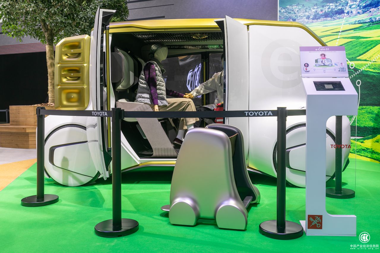 别人放产品 丰田居然在进博会上“演话剧”？