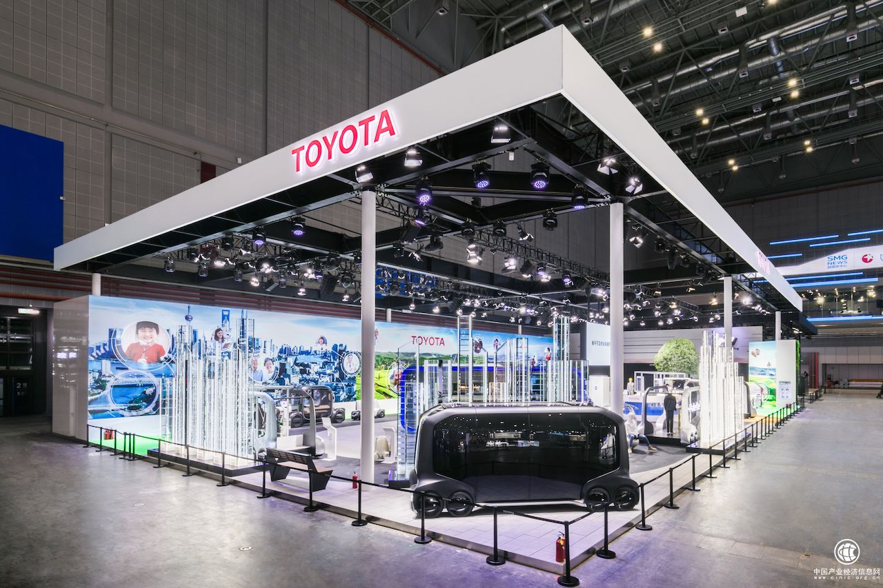 别人放产品 丰田居然在进博会上“演话剧”？