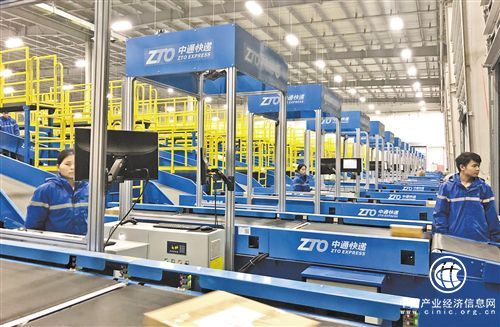 快递业科技投入不断加大 “小黄人”“蓝精灵”广泛应用