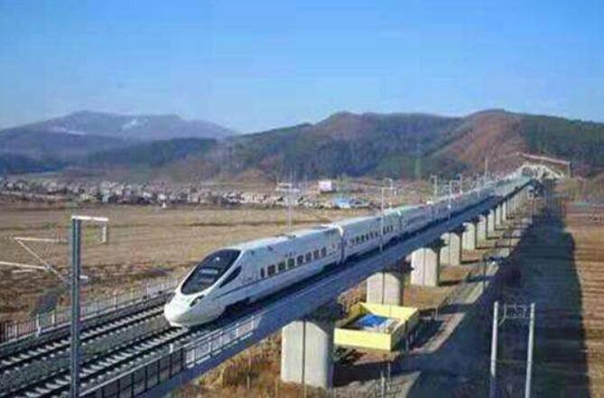 我国“八纵八横”高铁网最北“一横”开始运行试验