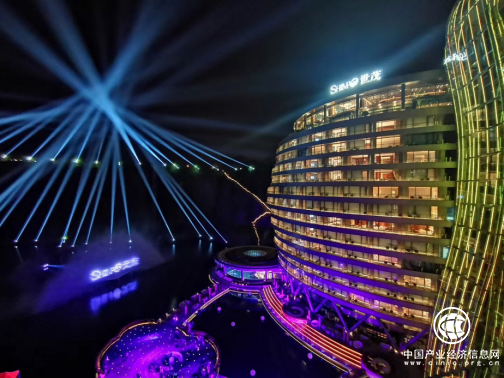 小程序变前台、手机一键开房门…这家深入地下88米的酒店带你入“智慧坑”