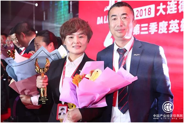 德佑店东王海燕 从陪读妈妈变身签单王