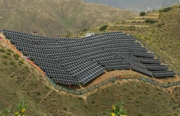 “电力马帮”驮出高原村级光伏扶贫路