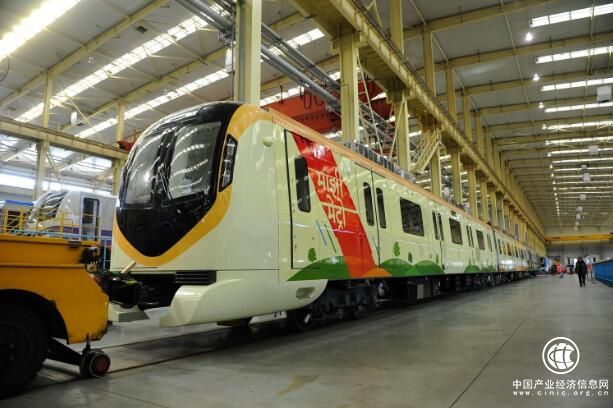 中车大连公司出口印度地铁首列车下线