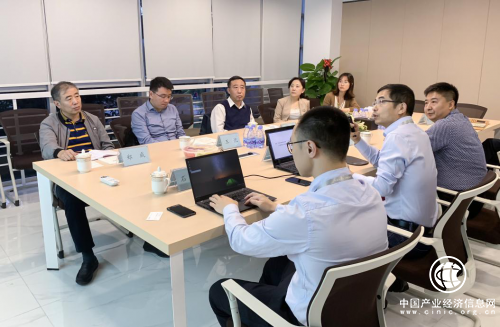 国家信息中心副主任张学颖一行到访微众税银视察指导