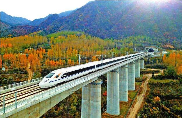 西成高铁成为西部发展“新动脉”