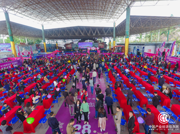 冬日恋歌：156对单身男女情定广东观音山