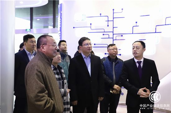 杭州城市学研究理事会王国平理事长一行调研指导绿城产业服务