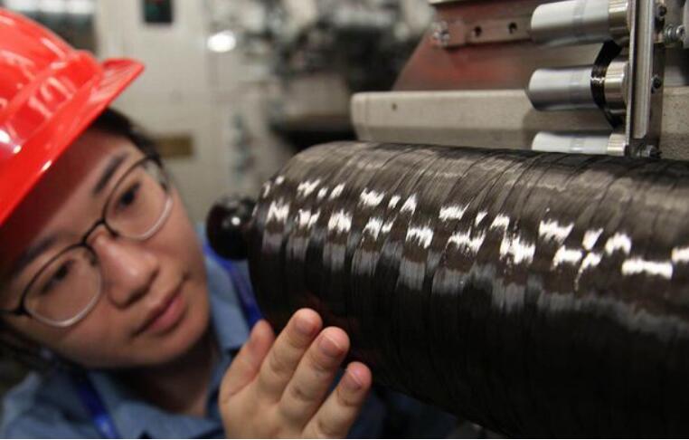 比钢硬九倍、与口罩同源 这种新材料变成了高速列车头