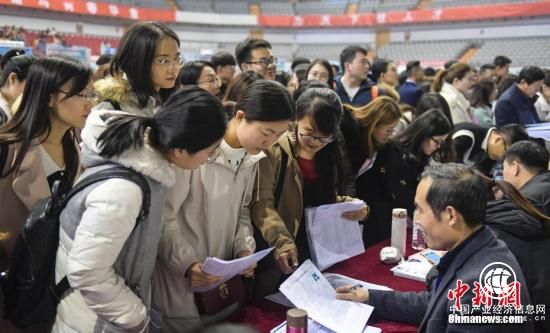 又到一年就业季 900万毕业生迎来就业求职大礼包