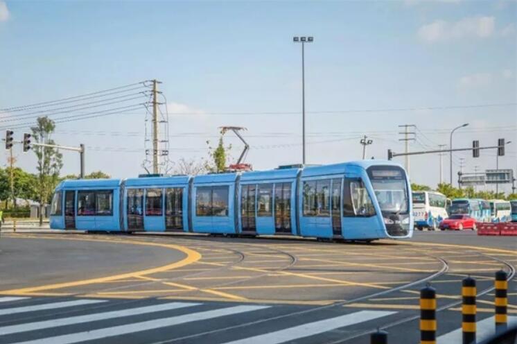 西南地区首条有轨电车线开通试运营