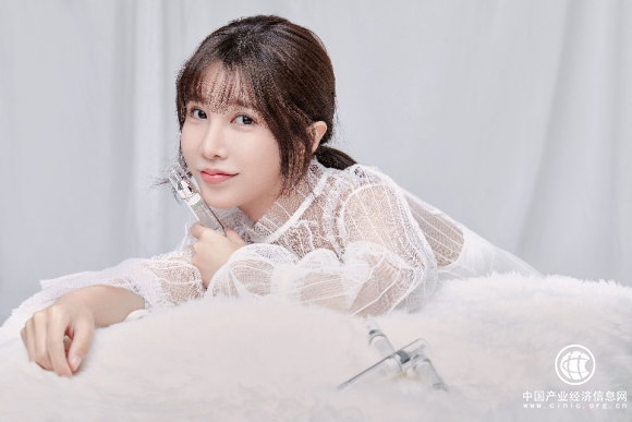 90后美女企业家张沫凡