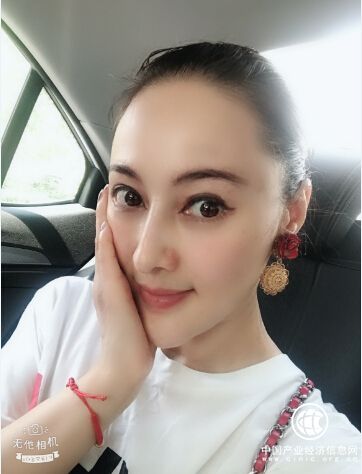 中国首位获中华诗词最高奖的歌唱家莫小凤