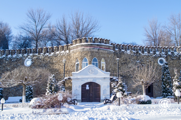 吴岩参赞考察米列什蒂·米茨酒庄